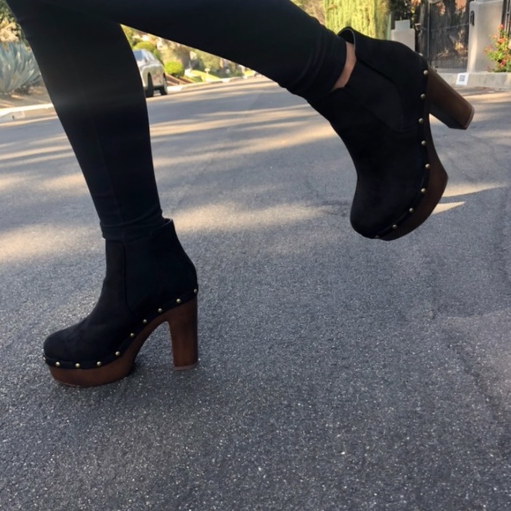 BNIB Platform Studded Chunky Wooden Chelsea